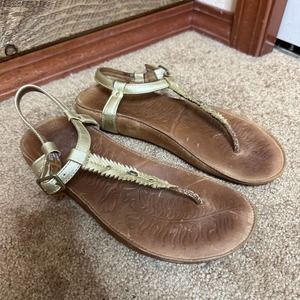 Olukai Kanani Sandals Gold Leather T-Strap Sandals Size 8